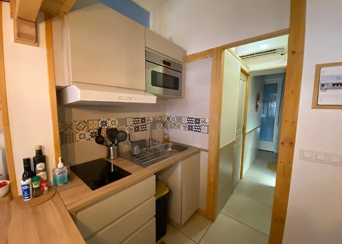 Proche De La Vieille Et Des Plages, Et Parking Gratuit ! * Antibes